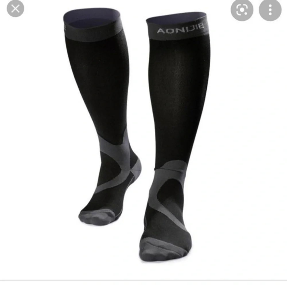AONIJIE COMPRESSION RUNNING SOCKS